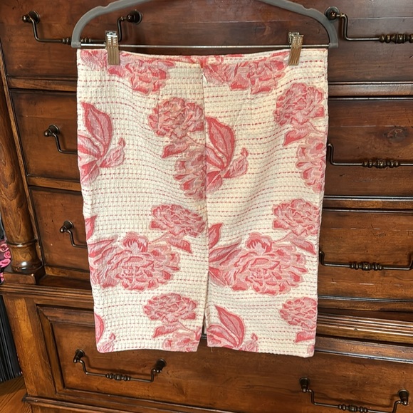 NWT beautiful cream and coral/pink Ann Taylor pencil skirt. Zip up back. - Picture 4 of 4